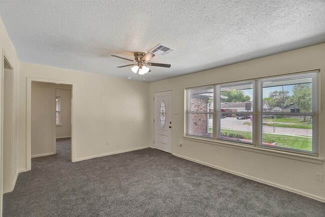 Building Photo - 2505 Dewberry Ln