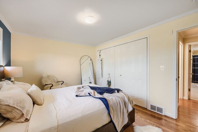Building Photo - 7541 S Sunnycrest Rd