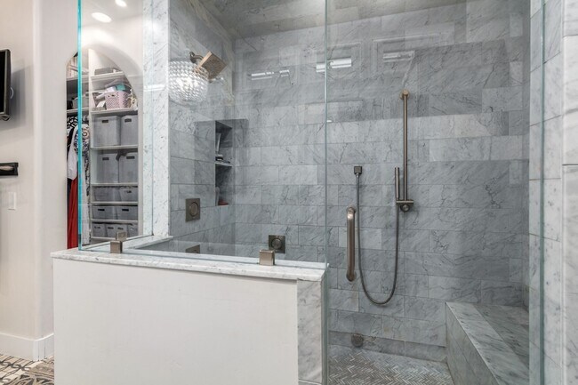 Building Photo - Beautiful 6-bedroom basement home