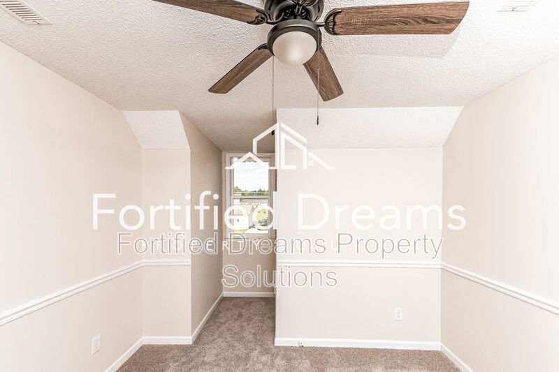 Building Photo - 814 N Greenbriar St