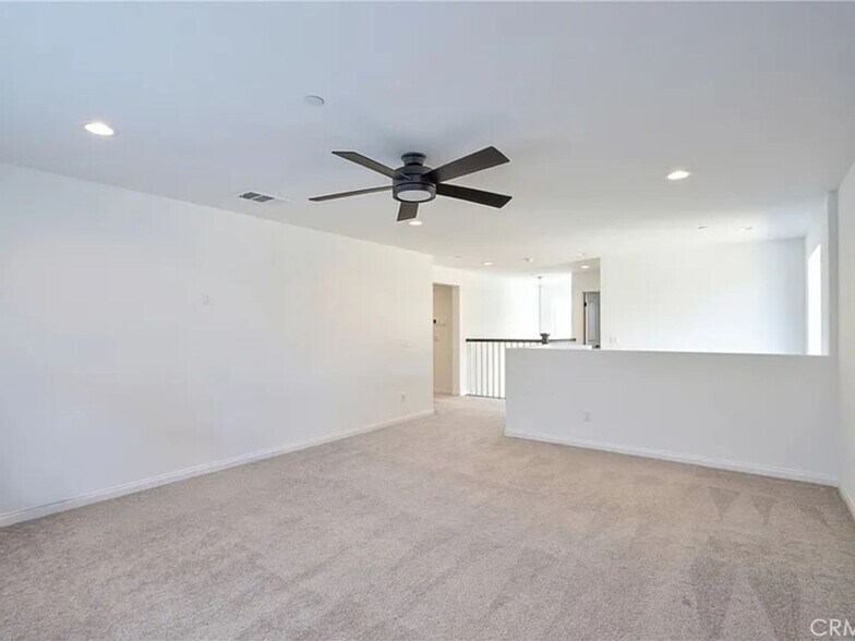 Building Photo - 33022 Clairette Ct