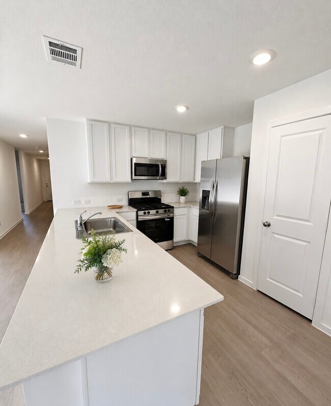 Building Photo - 448 Shoreview Dr