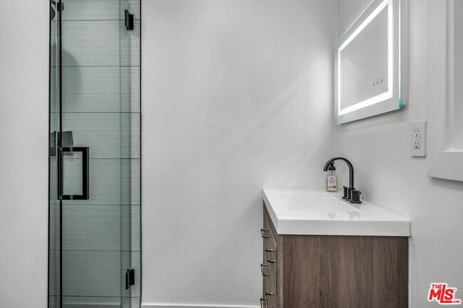 Building Photo - 9343 W Olympic Blvd