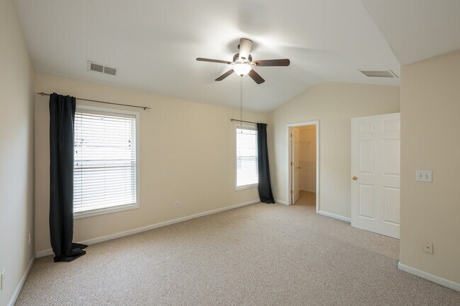Building Photo - "Charming 2-Bed Oasis with Elegant Hardwoo...