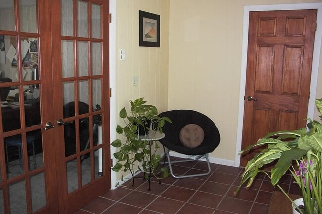 Building Photo - 1 Cayuga Dr