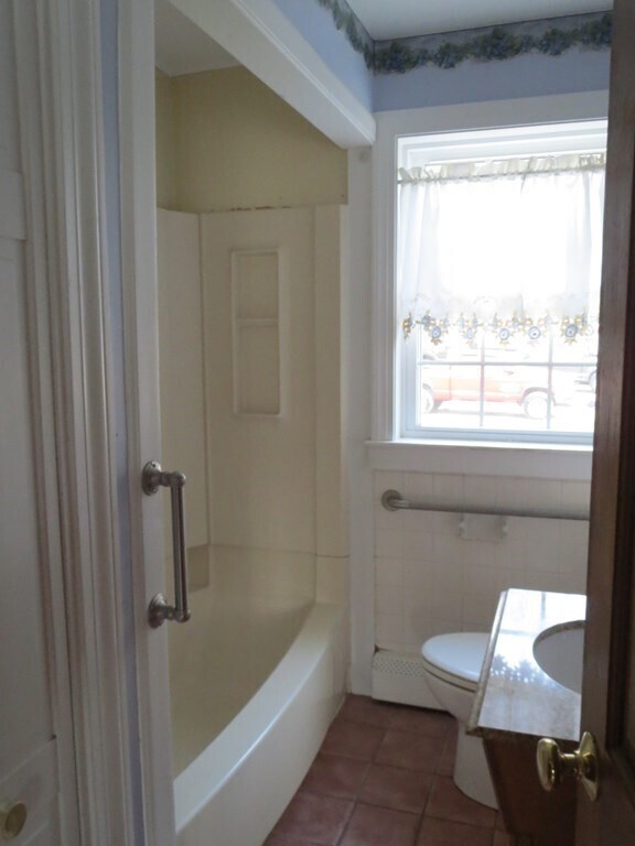 Building Photo - 132 Uxbridge Rd