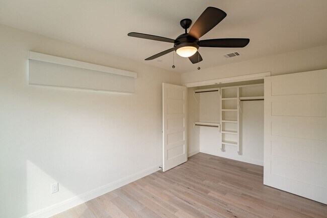 Building Photo - Modern Elegance in Austin: 4BR/3BA Sanctuary with Stylish Design and Inviting Ambiance!