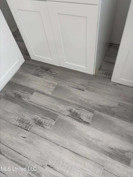 Building Photo - 233 Milray Ln