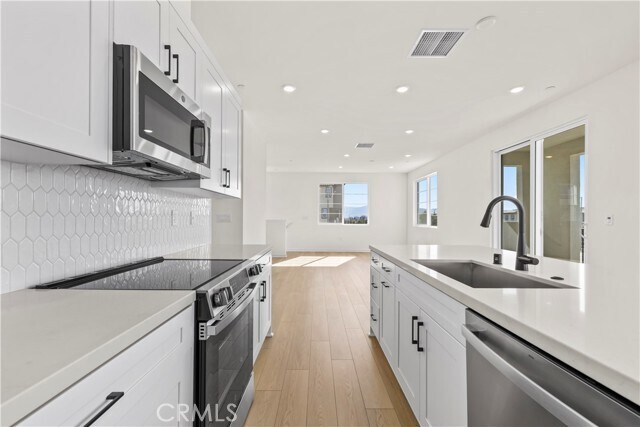 Building Photo - 12985 Royale Dr