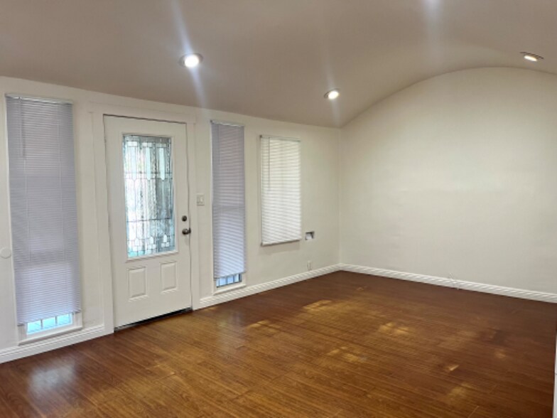 Building Photo - 1815 W 66th St
