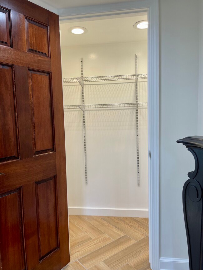 Building Photo - 1555 E Browning Ave