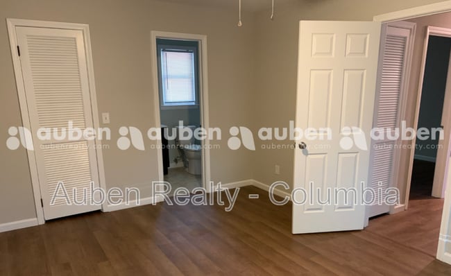 Building Photo - 532 Parlock Rd
