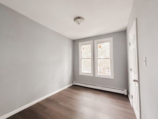 Building Photo - 96 Cutler St