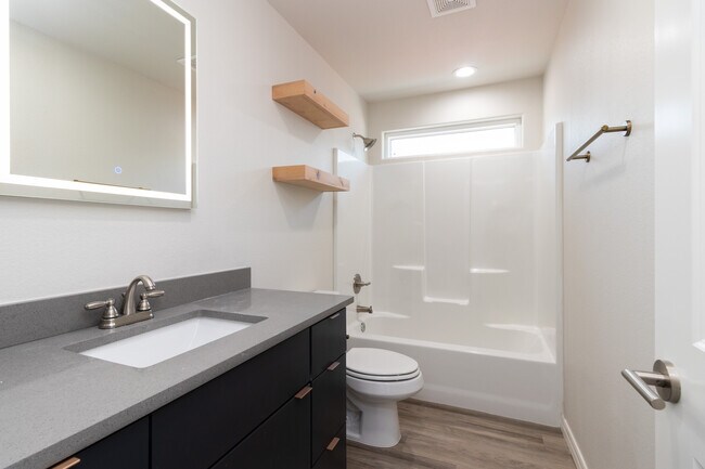 Two Story (3 bed/3.5 bath/1 car garage) - 406 38th St