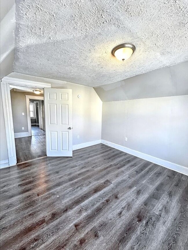 Building Photo - Adorable 3-Bedroom Home with Modern Conven...