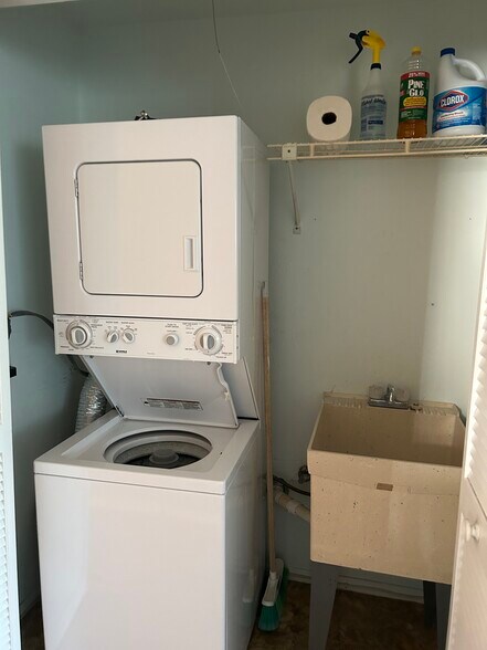 Laucdy and Utility Sink - 1376 Chesapeake Ave
