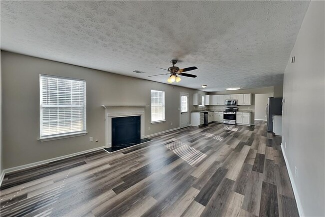 Building Photo - 3193 English Ivy Ln