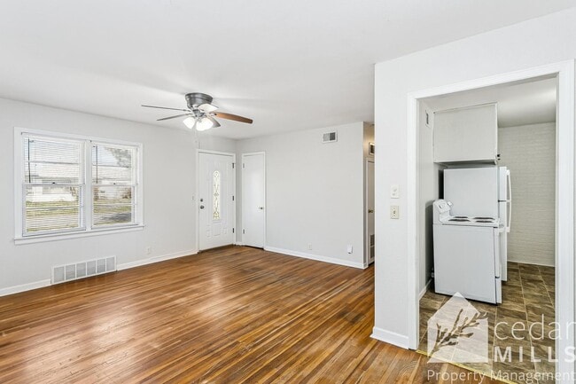 Building Photo - 3 Bedroom in South Wichita with Oversized Garage