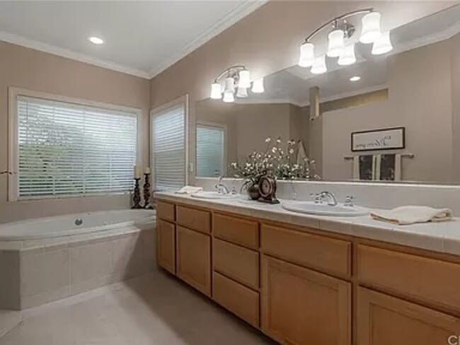 Building Photo - This fabulous 3bd/2ba plus office home sits on a large lot!