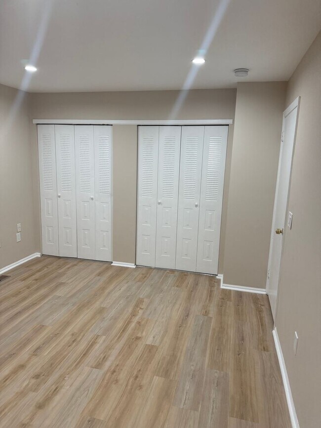 Building Photo - 100 Shawnee Pl