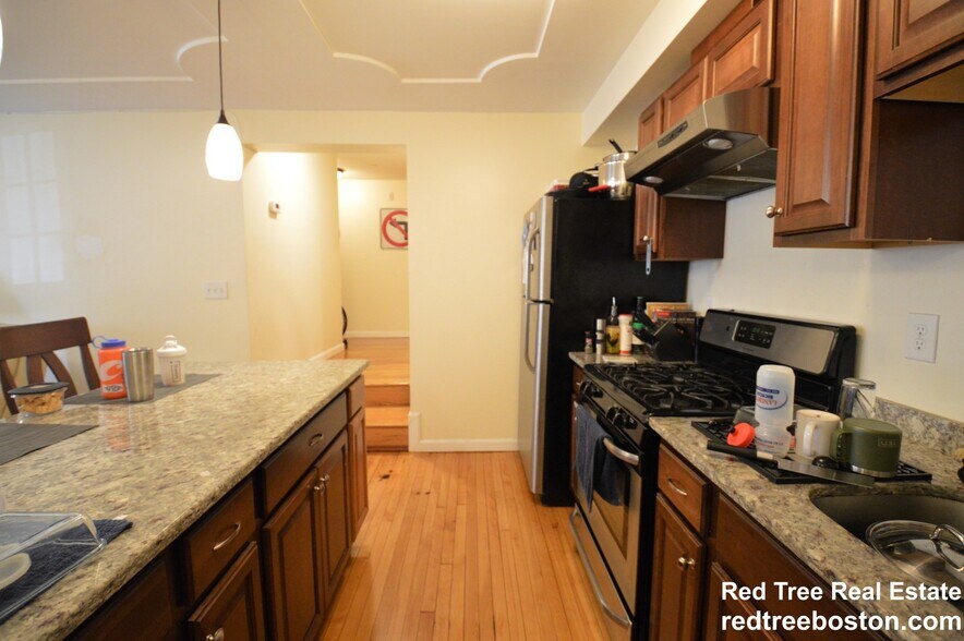 Building Photo - 34 Bentley St