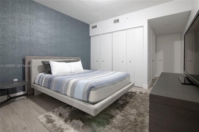 Building Photo - 488 NE 18th St