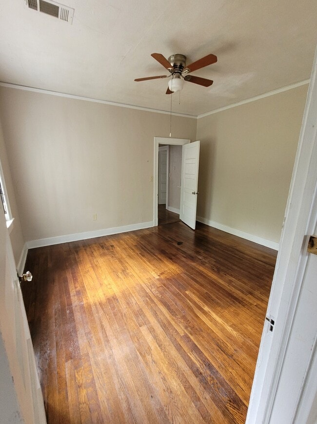 Building Photo - 3415 Northview Dr