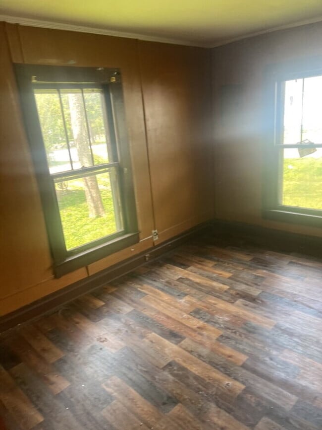 Building Photo - "Charming 2-Bedroom Retreat in Laurens - Perfect Comfort Awaits!"