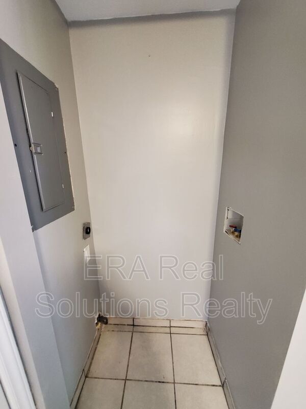 Building Photo - 301 S Napoleon Ave