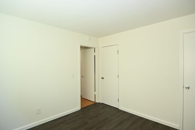 Building Photo - 460 Richfield Dr