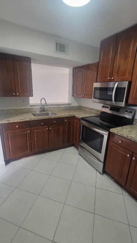 Building Photo - 1152 NW 124th Pl