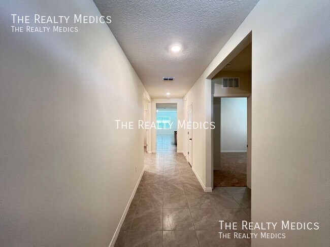 Building Photo - 536 Emily Gln St