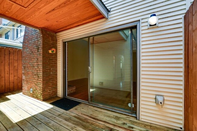 Building Photo - 3318 Foster Ln