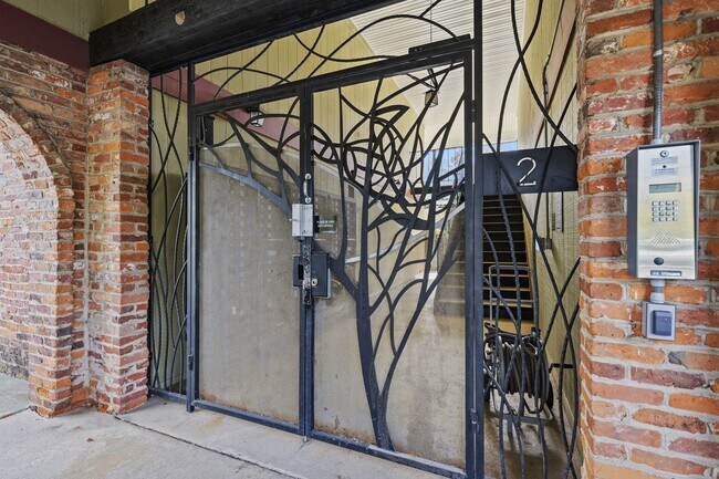 Building Photo - PRICE DROP! Downtown Durham! 1bd/1ba Trini...