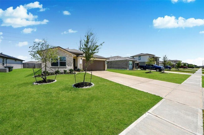 Building Photo - 14734 Sweetwater Dr