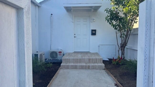 Building Photo - Nicely Updated Home with Enclosed Front Yard