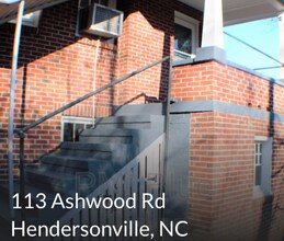 Building Photo - "Charming 2-Bed Home with Gleaming Hardwood Floors in Hendersonville!"