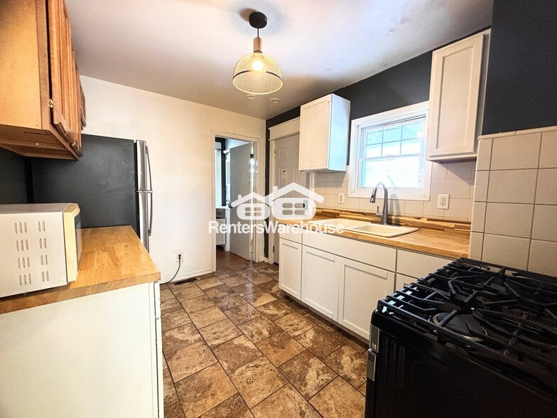 Building Photo - 1171 21st St