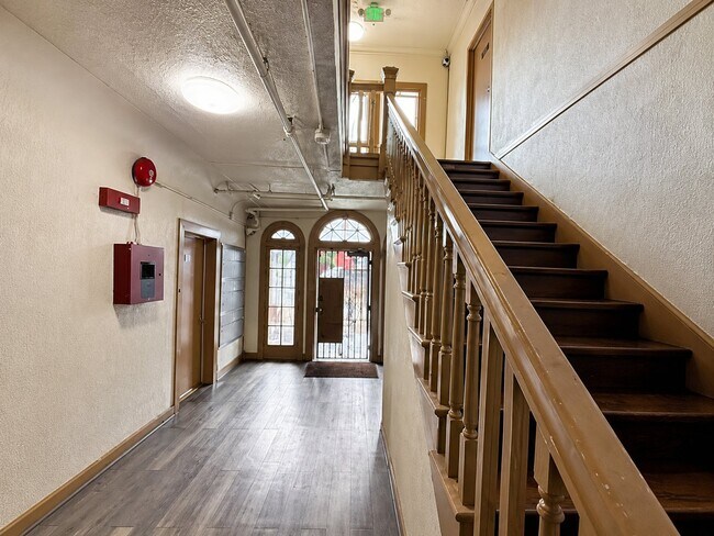 Building Photo - 2877 San Marino St