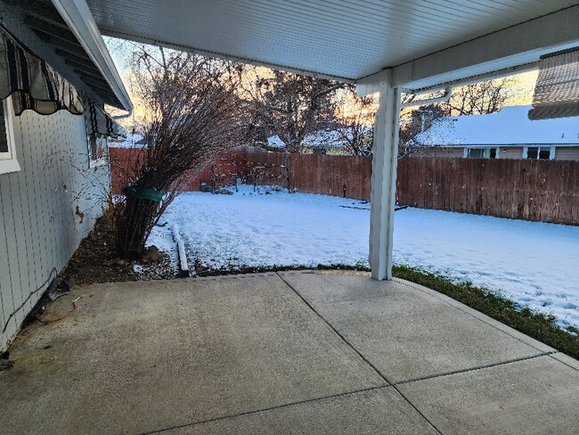 Building Photo - 10994 W Wildrose Ct