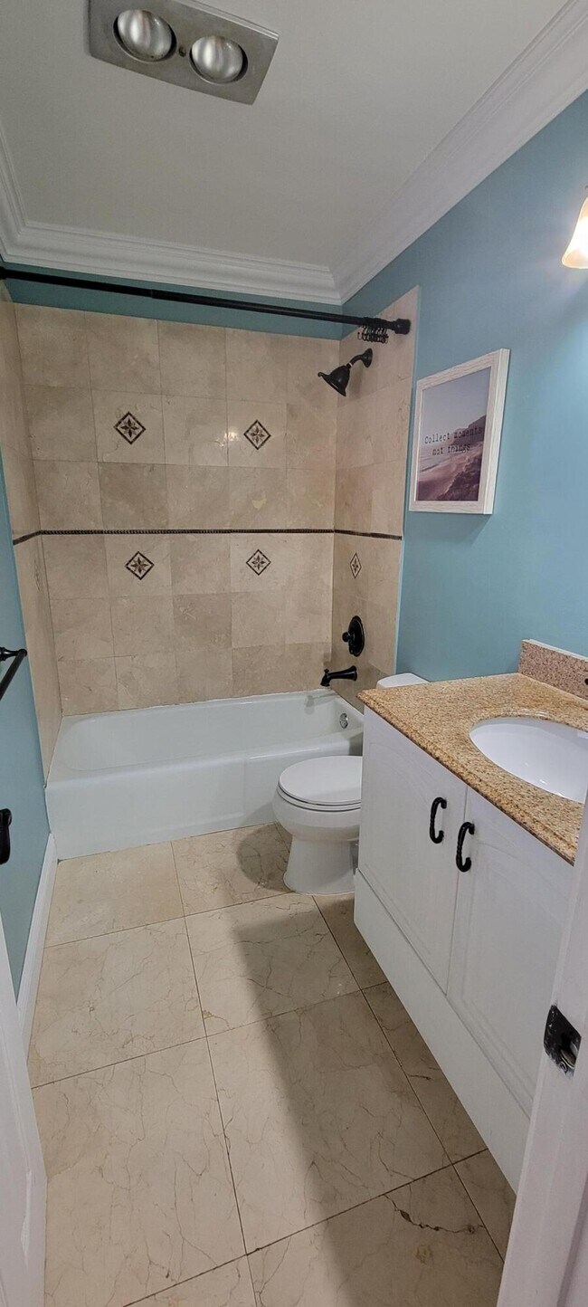 Building Photo - 421 NE 1st St