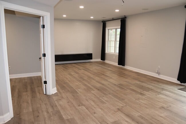 Building Photo - 16844 Panorama Dr