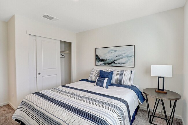 Building Photo - 4 YEARS NEW, FULLY FURNISHED 4 BEDROOM, 2....