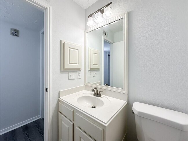 Building Photo - 8051 Bay Branch Dr