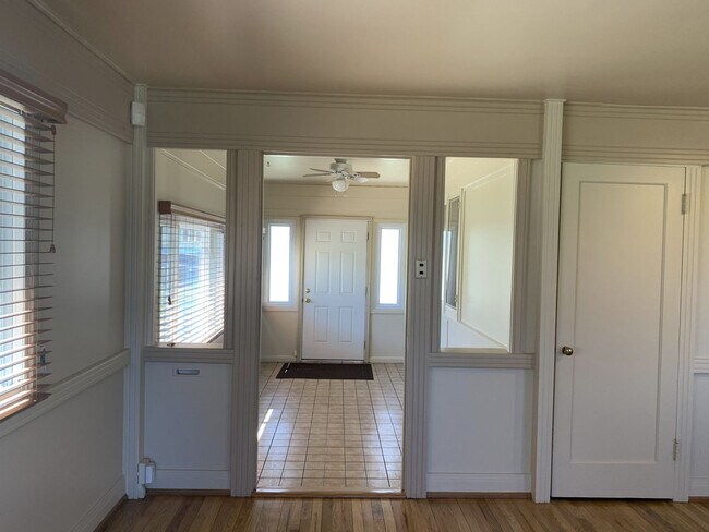 Building Photo - Evolve Real Estate: Available 6/6/2026! Quaint 3 Bedroom Ranch with Huge Yard in University Hills...