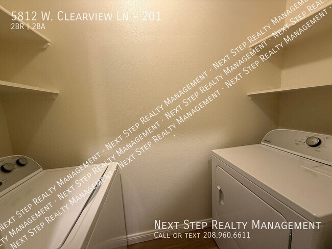 Building Photo - 5812 W Clearview Ln