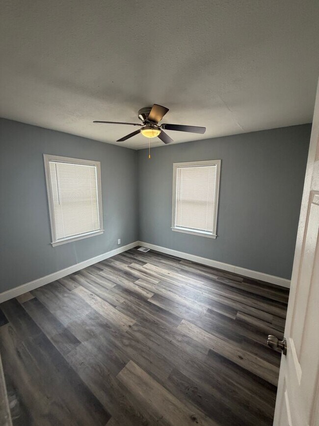 Building Photo - Move in Ready