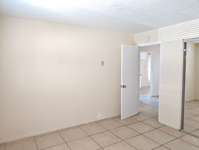 Building Photo - 2 bedrooms 1 bath apartment in El Cajon
