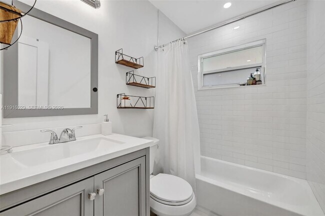 Building Photo - 1504 SW 6th Ave