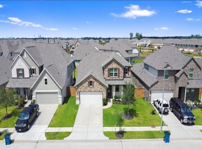 Building Photo - 15647 Baronial Castle Dr